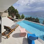 Deluxe *