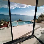 Villa Deluxe *