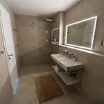 Deluxe * زاووستروج