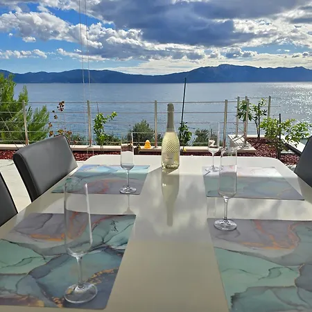Villa Deluxe *
