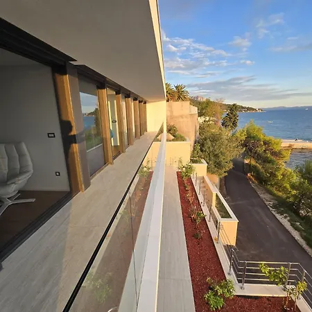 Villa Deluxe *