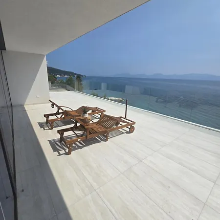 Villa Deluxe *