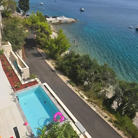 Villa Deluxe *