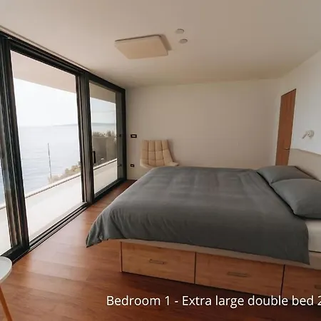 Villa Deluxe *