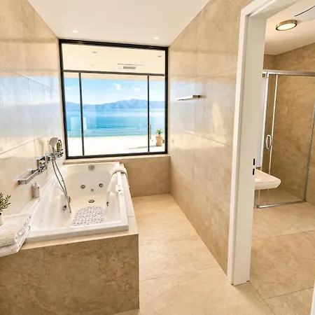 Villa Deluxe *